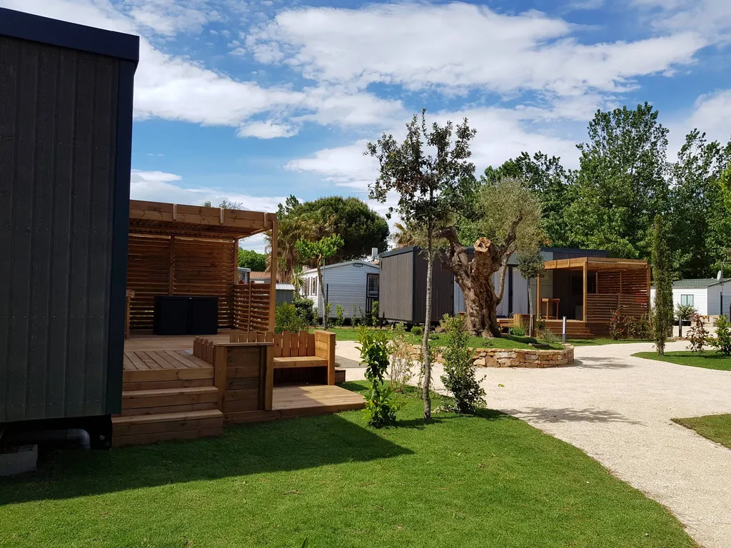 camping familial avec mobil home 4 chambres pour famille nombreuses dans l'Hérault