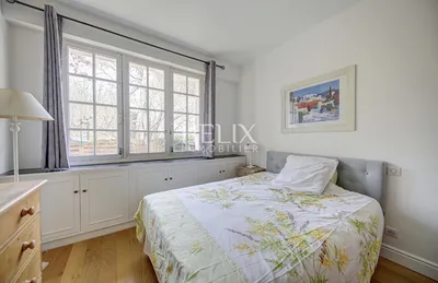Exclusivité à Le Vésinet à vendre une belle maison familiale de 250 M² avec grand parc arboré à 3 minutes du parc des Ibis.