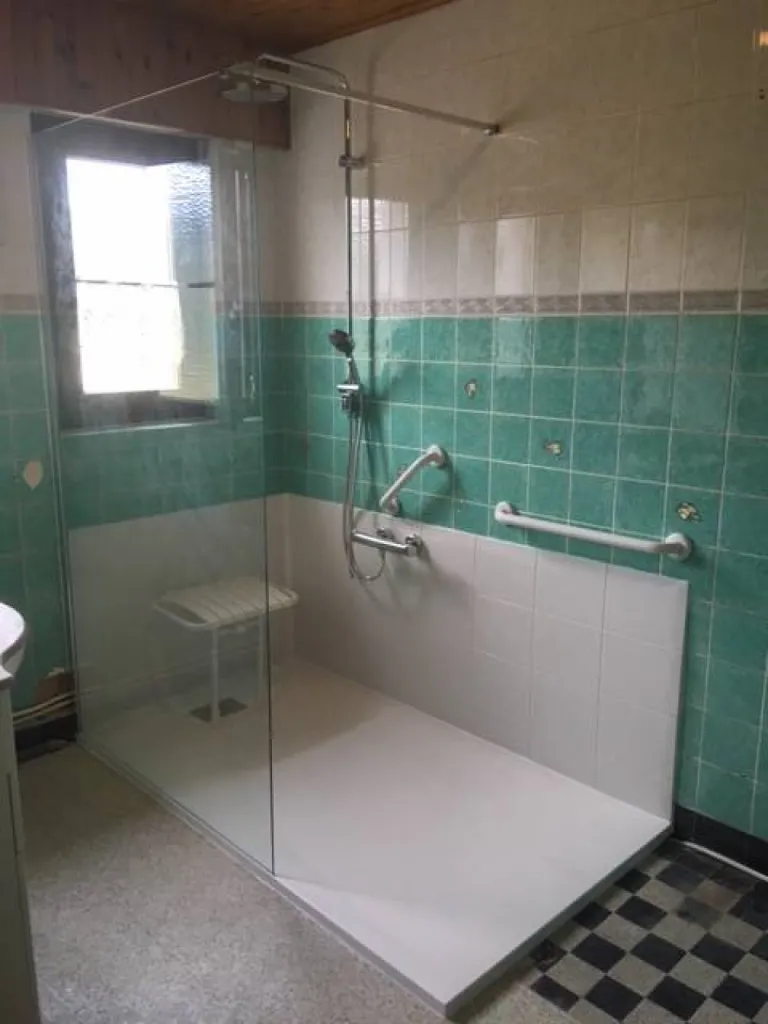 Douche idéale remplacement de baignoire par douche sénior sécurisée à Draveil Essonne (91) IdF