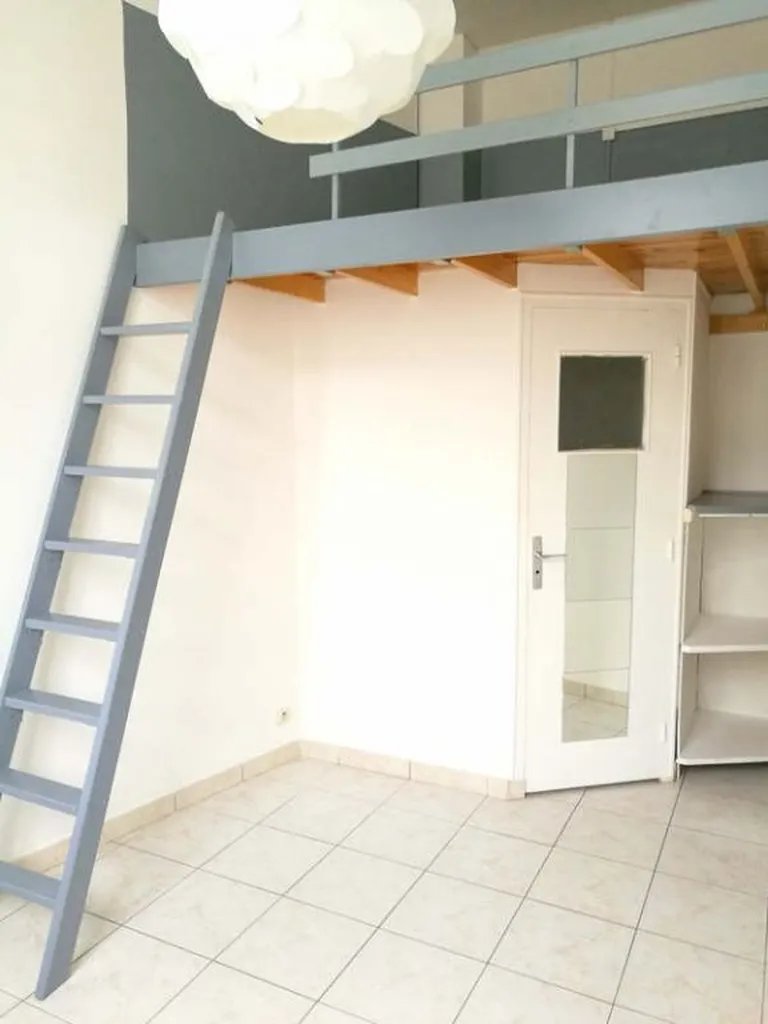 A louer STUDIO situé rue Saint-André à Rouen, 375€ charges comprises
