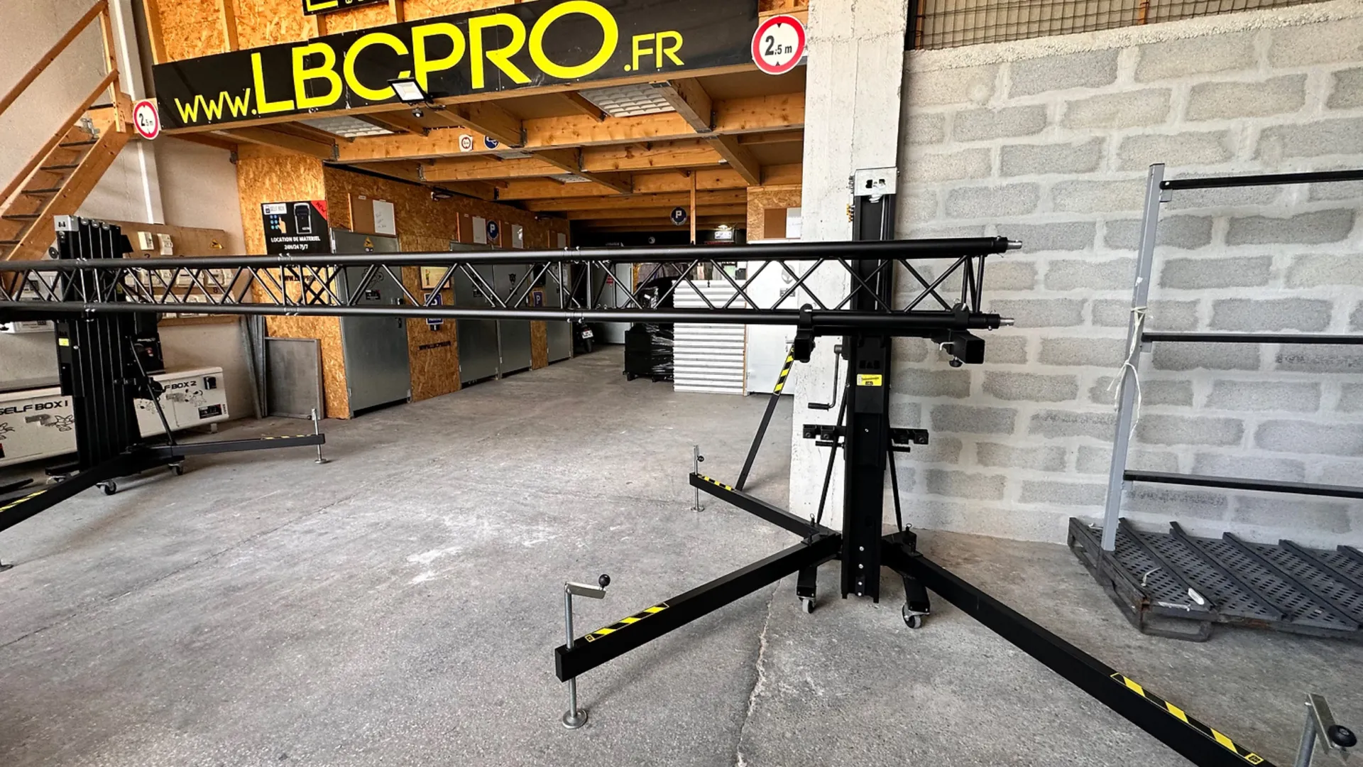 location pont pour écran led géant à menton dans les alpes maritime