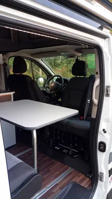 Fourgon aménagé en camping-car dans le Var