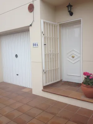 FABRICATION ET POSE DE GRILLES METALLIQUES EN FER FORGE AMOVIBLES OUVRANTES POUR  PROTECTION DE PORTES A MOURIES BOUCHES DU RHONE 