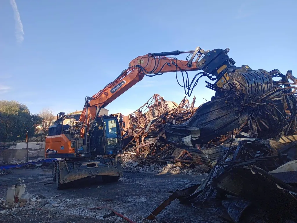 Tri des déchets après sinistre à Antibes