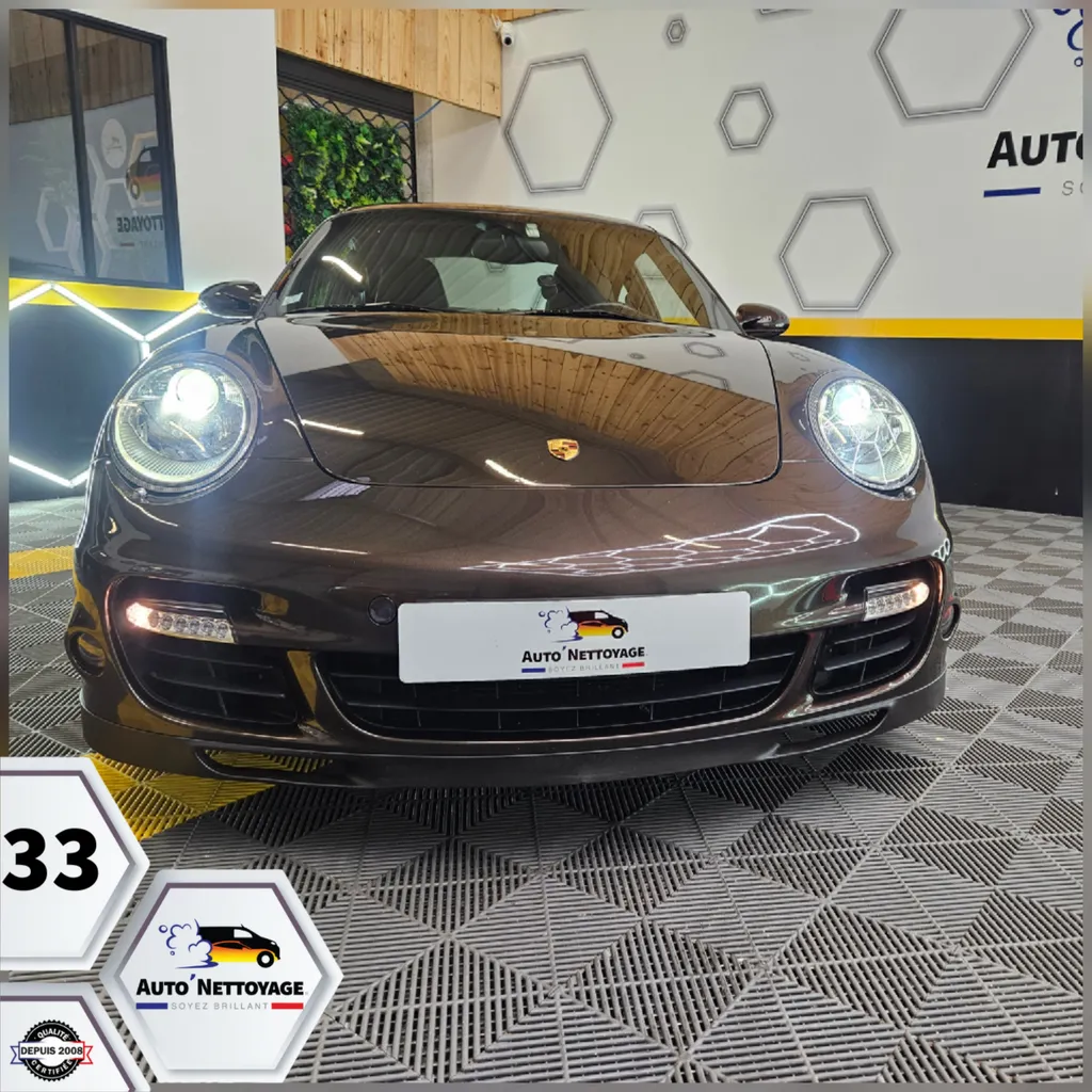 ​Sublime rénovation d'une Porsche avec lustrage complet et protection céramique longue durée dans notre centre Auto'Nettoyage à Marcheprime