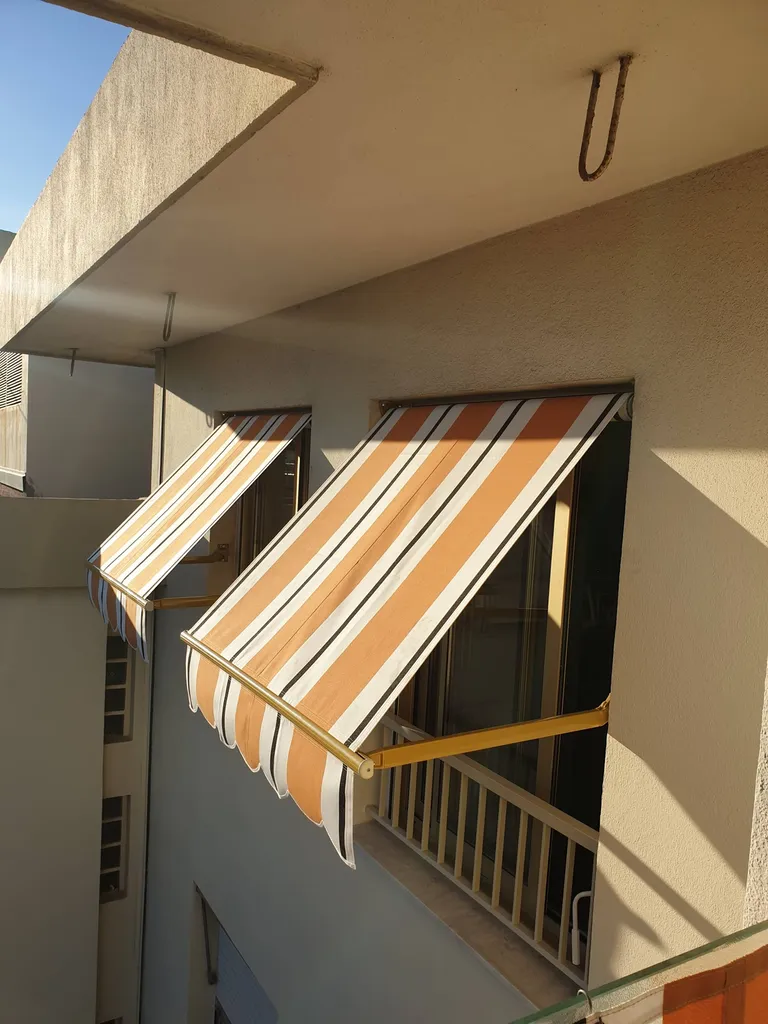 pose d'un store à bras droits sur mesure à Nice