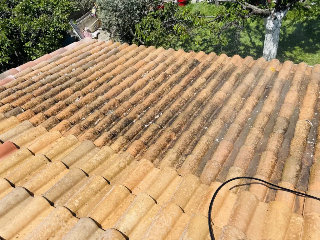 En cours: Rénovation d’une toiture de maison près d’Aix en Provence.