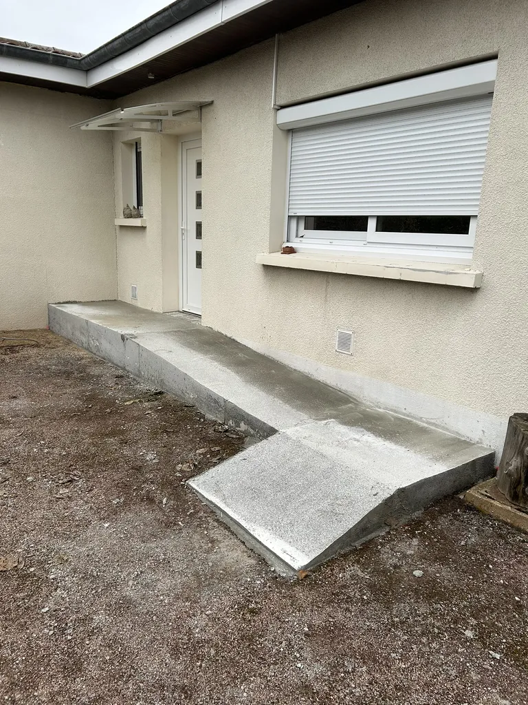 Création d’une rampe d’accès PMR pour faciliter l’entrée dans la maison à Belleville-en-Beaujolais