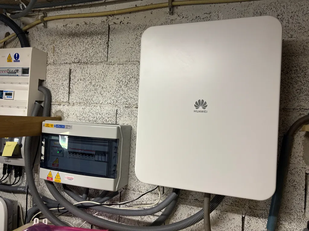 Installation de panneaux photovoltaïques (8,6 kWc) avec batterie et Backup Box pour autonomie sécurisée à Saint-Vallier-de-Thiey