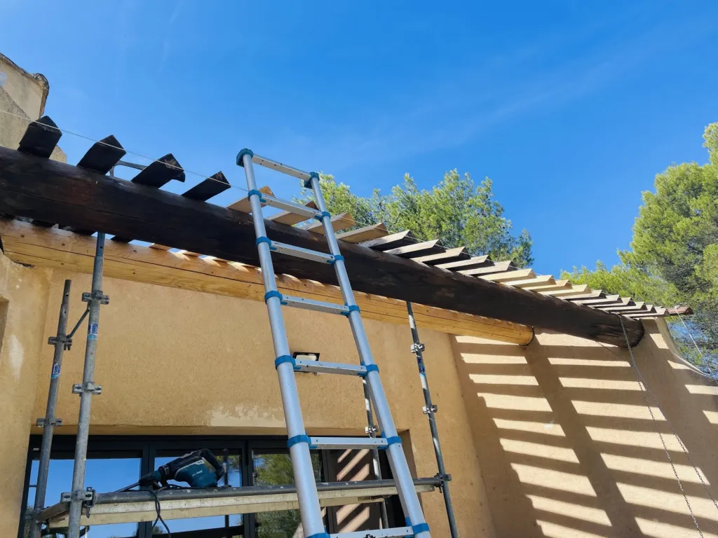 Changement d’une toiture de Auvent d’une maison sur Ventabren près de Aix en Provence