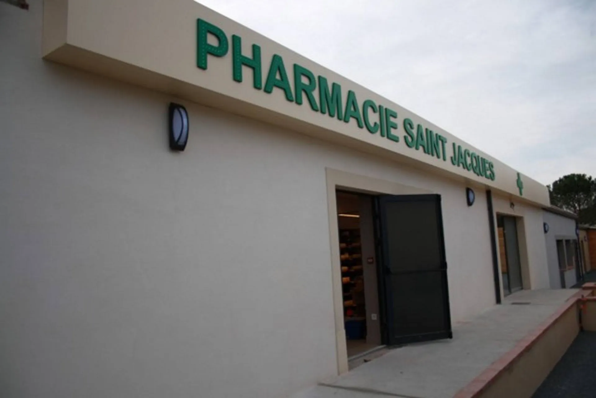 enseigne lumineuse pharmacie cannes