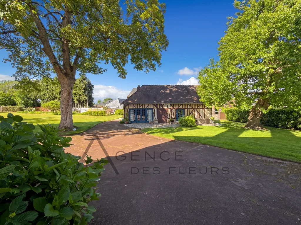 À vendre, propriété d'exception de 265 m² sur un terrain de 5200 m² située à LA SAUSSAYE 27370