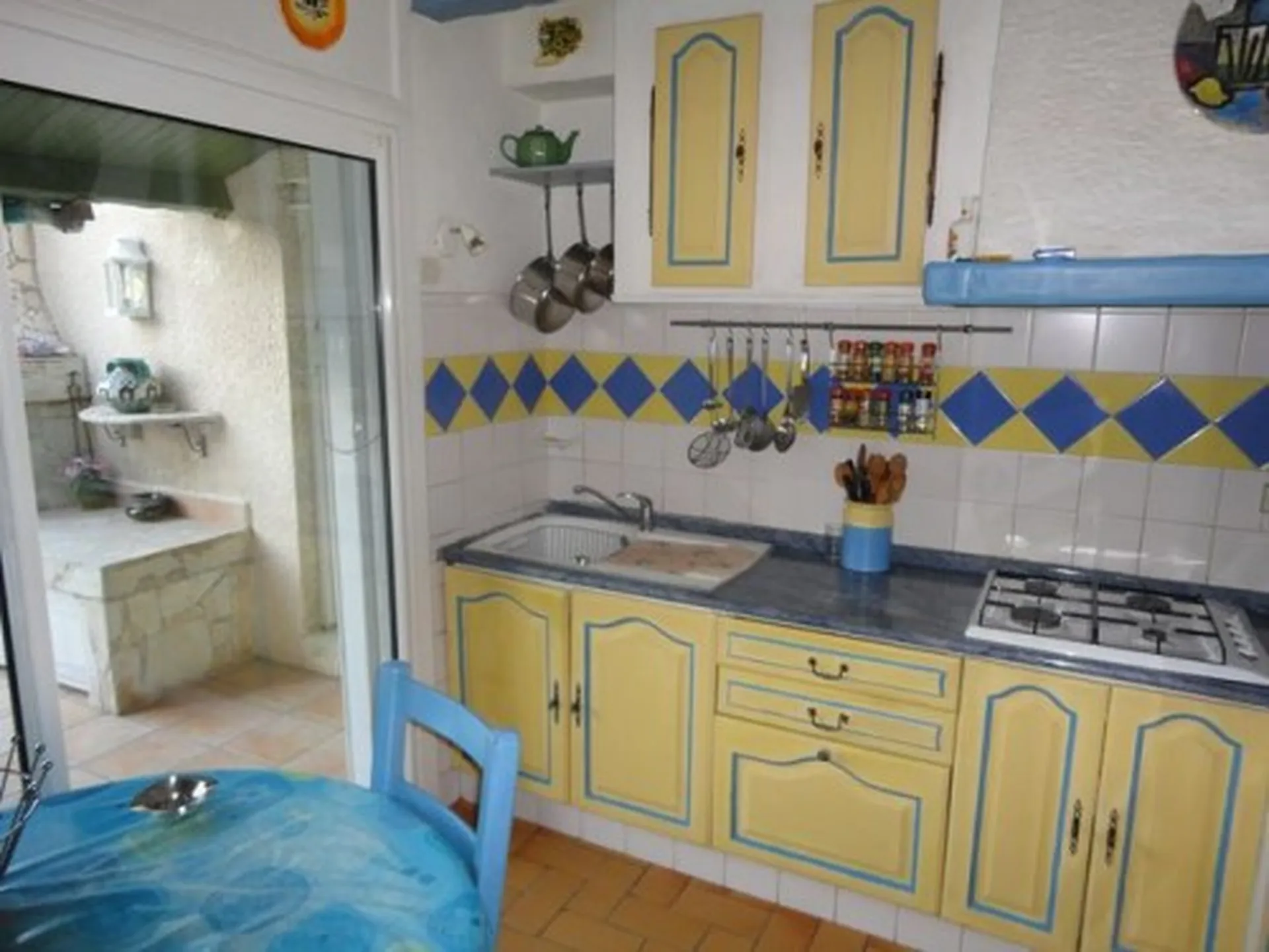 Vente maison Roquefort la Bédoule proche centre cellier et abri de jardin