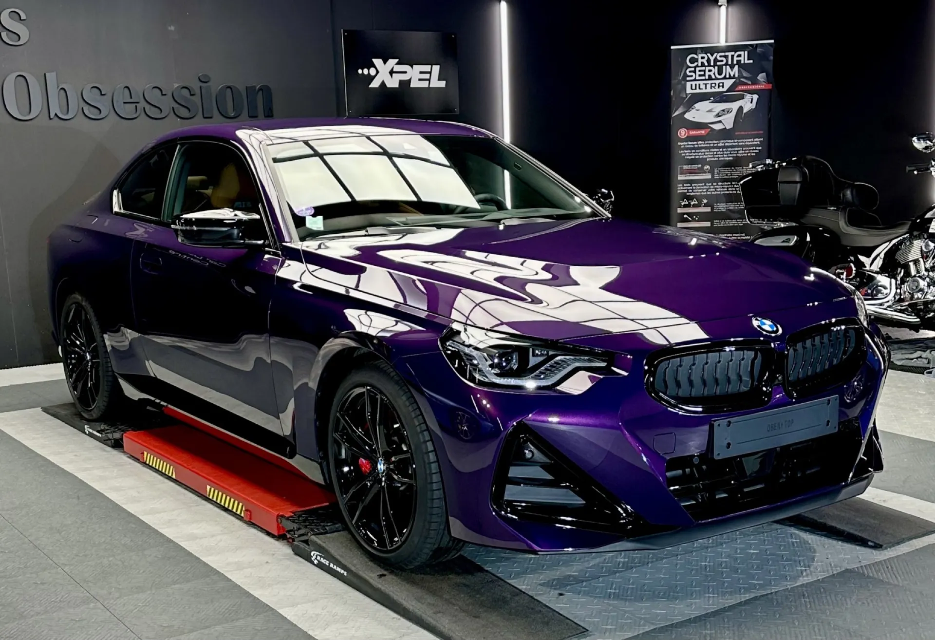 Pose de film de protection intégrale pour la carrosserie de cette BMW Série M240i près de Vannes à Saint-Avé Gloss Obsession le spécialiste de la protection automobile en Bretagne à SAINT-AVE