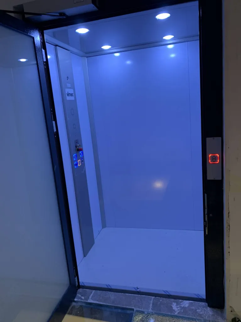 éclairage 4 led de la cabine VIMEC E10 chez un particulier à Carros près de Nice