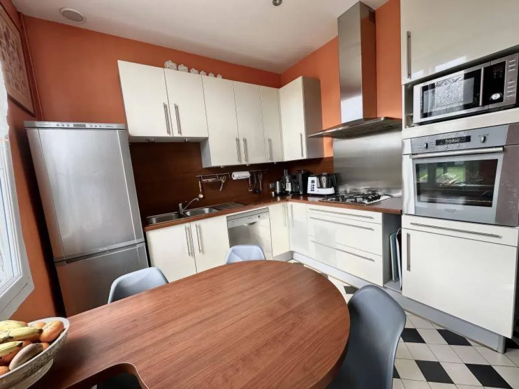 A vendre maison bourgeoise avec jardin sur la commune de ST AUBIN LES ELBEUF 76410