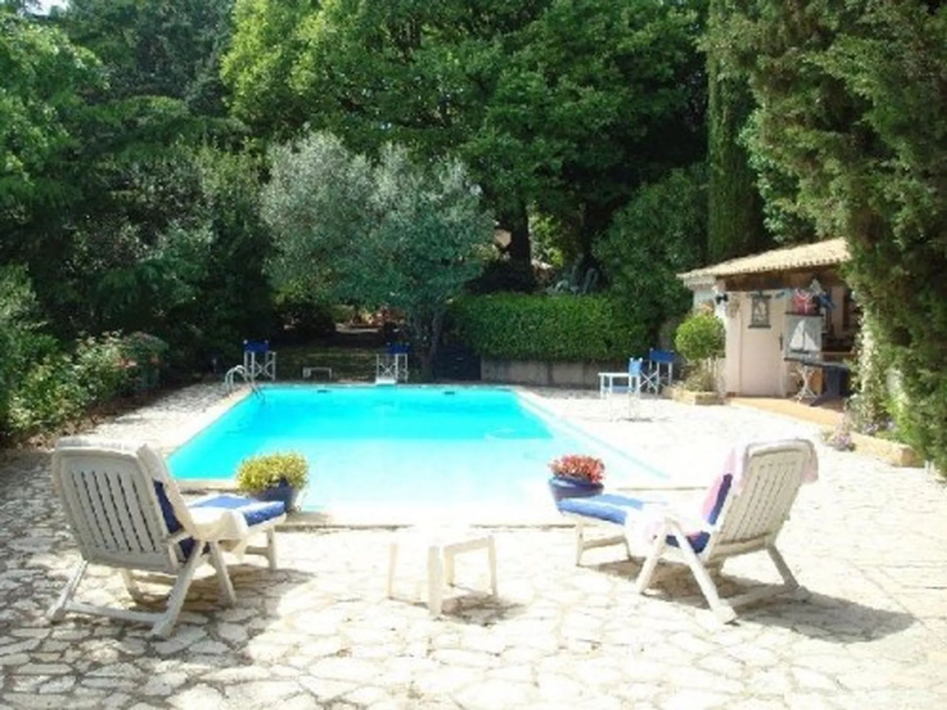 à la vente bastide avec grand terrain paysager