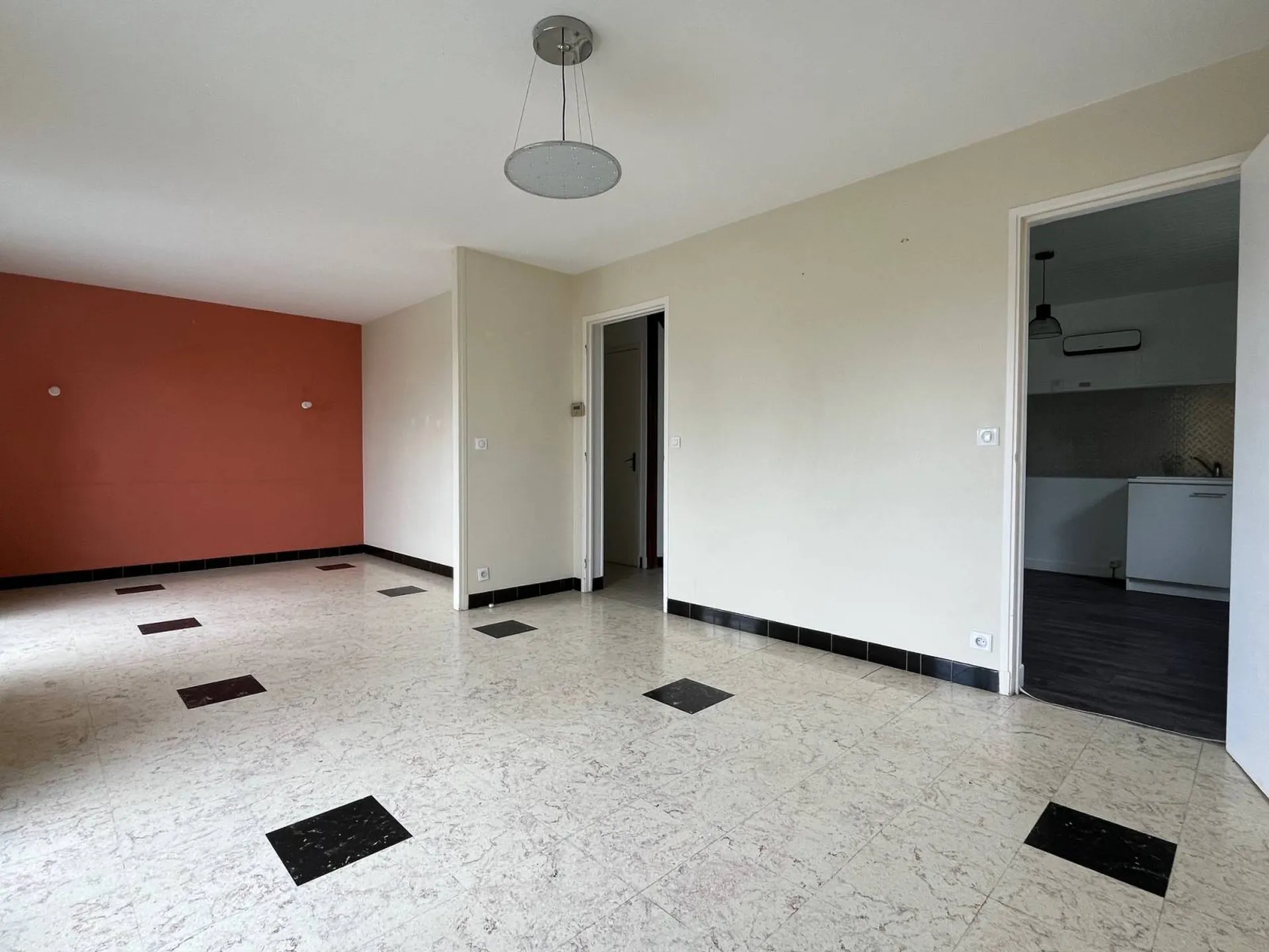 A vendre, pavillon individuel sur sous sol complet situé à Norville