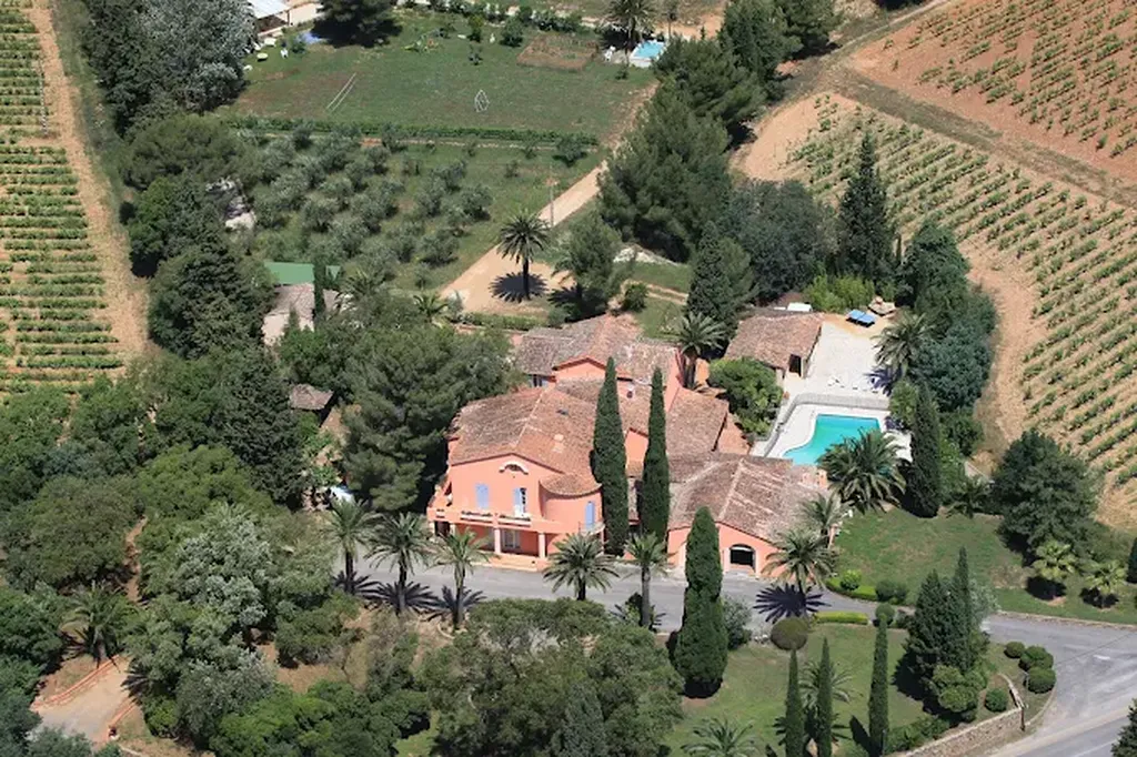 Le Château Maravenne : L’harmonie parfaite entre vignobles d'exception et horizon marin