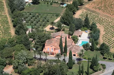 Le Château Maravenne : L’harmonie parfaite entre vignobles d'exception et horizon marin