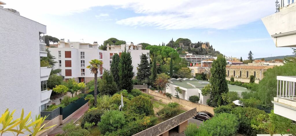 Appartement T3 Cassis  avec terrasse dans résidence sécurisée au centre de Cassis