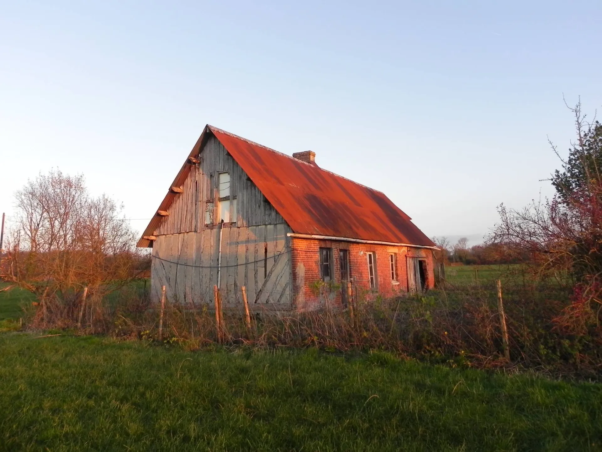 CALVADOS (14) - SUD PAYS D'AUGE - Région LIVAROT : Propriété avec 19 ha de terrain agricole