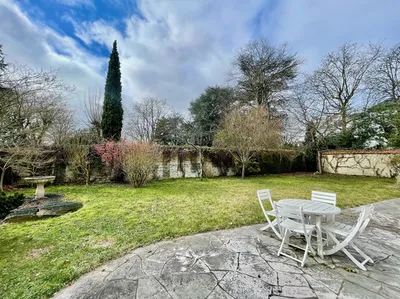 Le Vésinet à vendre une élégante maison familiale de 4 chambres avec un beau jardin