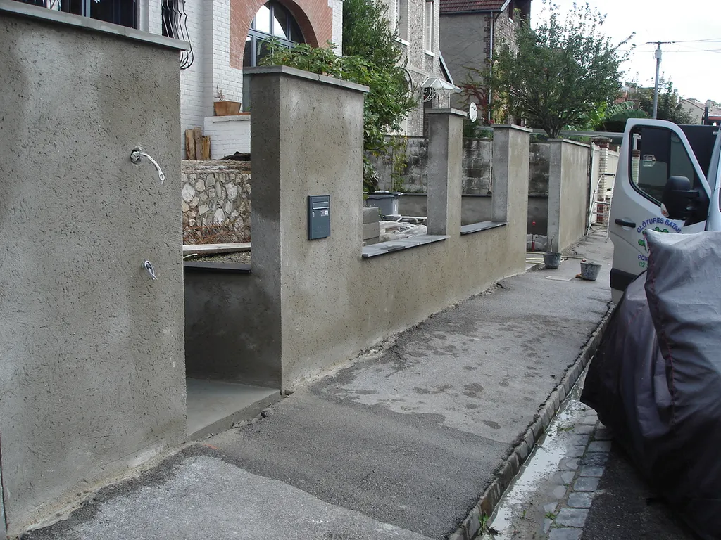 Réalisation d'un muret pour rénover la façade d'une propriété, Travaux de maçonnerie et Piliers de portail au Havre et sa région ou agglomération en Seine-Maritime 76