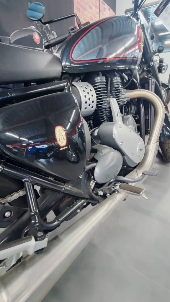 DÉSTOCKAGE Moto Neuve BSA goldstar 650 zero kilomètre déjà immatriculé