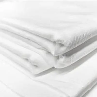 Carcat Location, votre partenaire pour la location de tables, chaises, vaisselle et nappage pour votre repas de mariage.