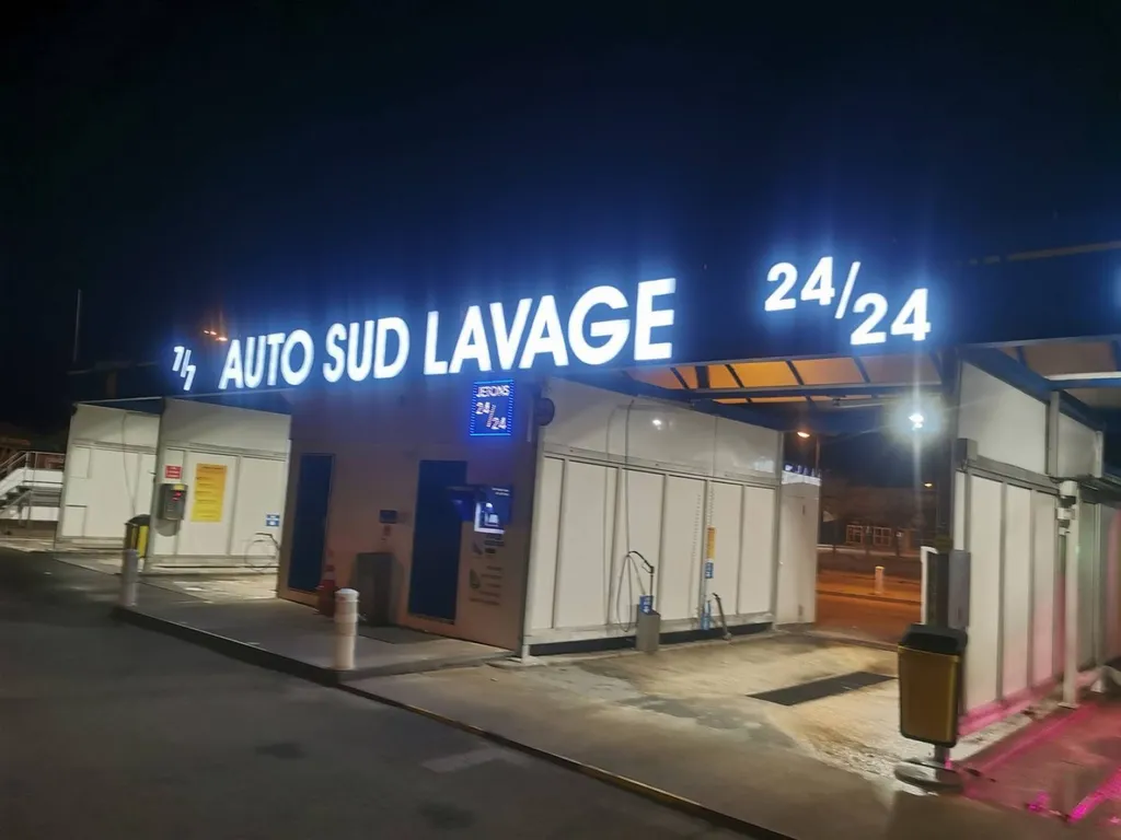 enseigne en lettres boitiers lumineuses martigues