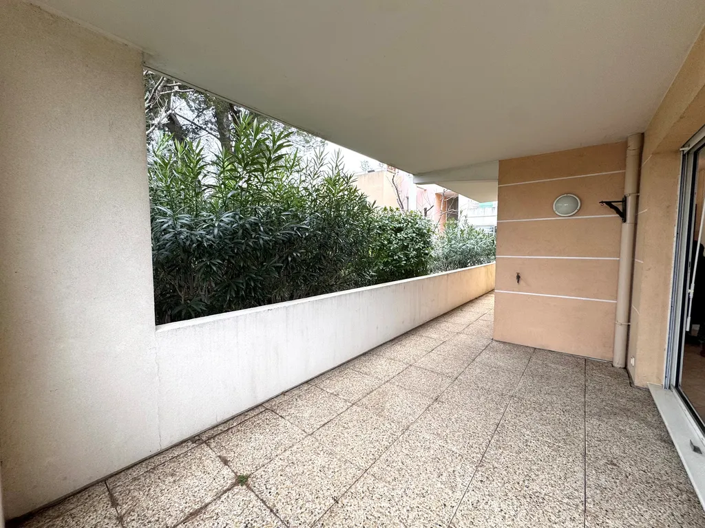 Type 2 avec terrasse en RDC à vendre à Aubagne