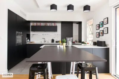 Cuisiniste pour cuisine sur mesure avec systemat noir et dekton aura à Blagnac