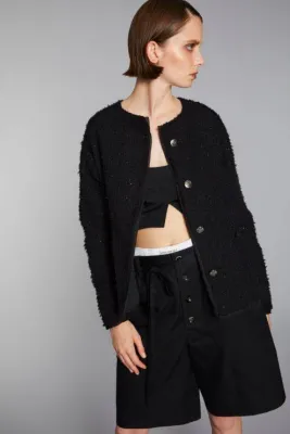 La nouvelle collection Printemps-été 2023 Lis Lareida, des pièces lifestyle, intemporelles, un look pointu.