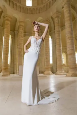 robe de mariée sirène avec fleur brodée à Aix en Provence