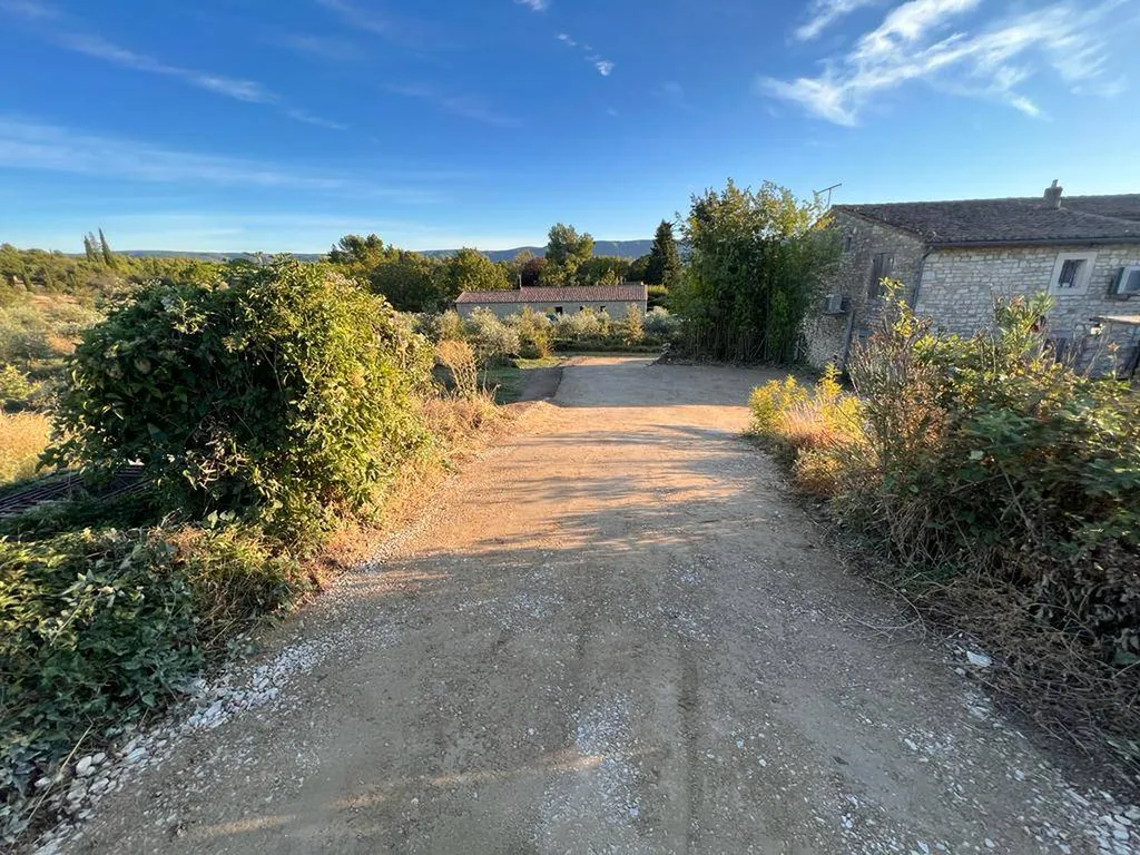 Notre zone d'activité pour ce serviceSociété de terrassement pour création de plateforme vers Saint Remy de Provence et Eygalières : mise à niveau professionnelle pour accueillir vos structures