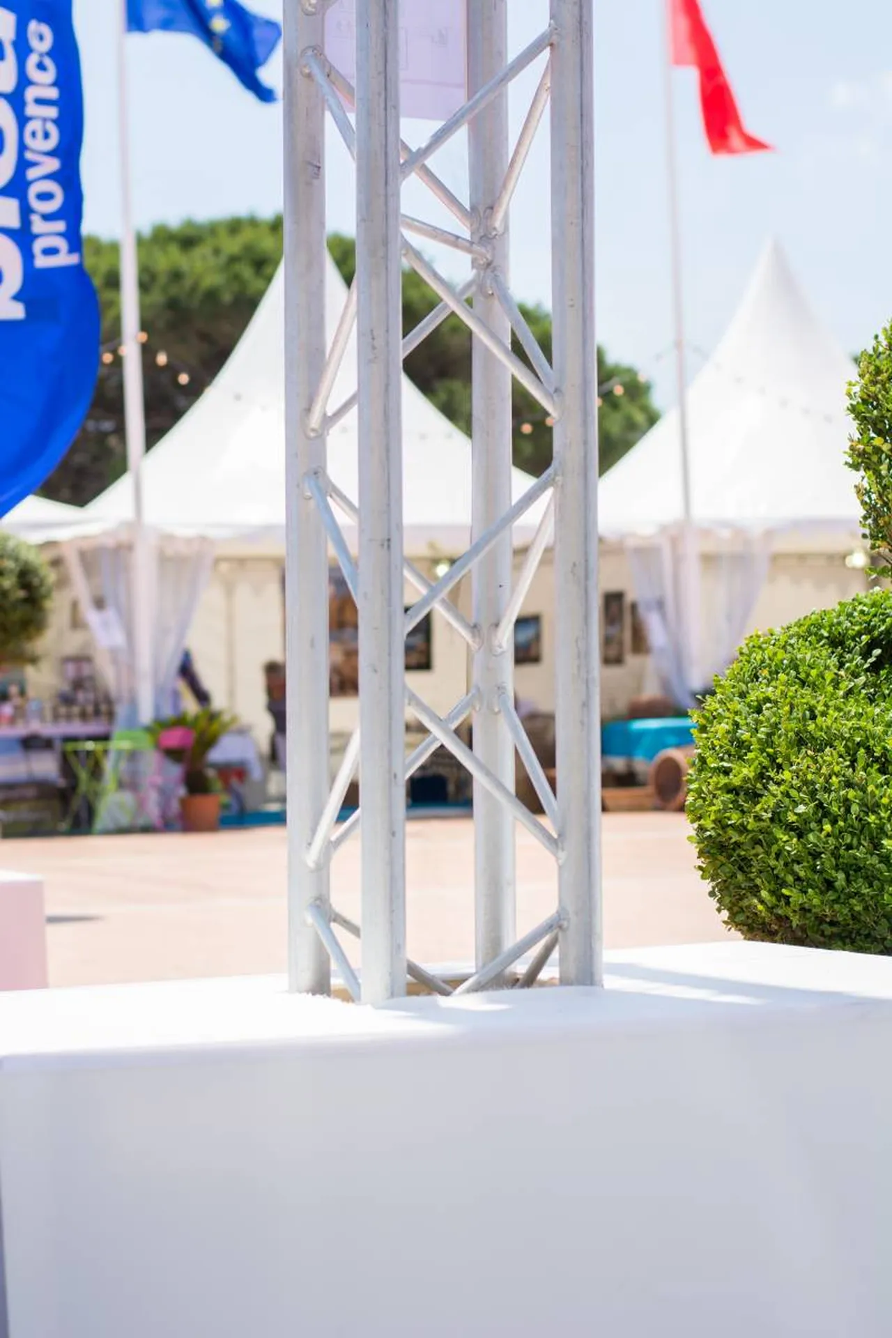 Rampes, escaliers sur mesure et habillage de plots