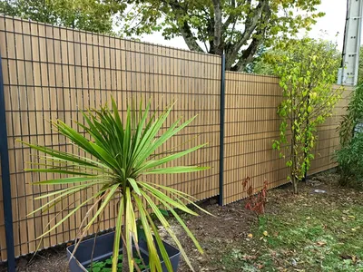 Pose d'une clôture en panneaux rigides avec lamelles occultantes à Carbon Blanc en Gironde