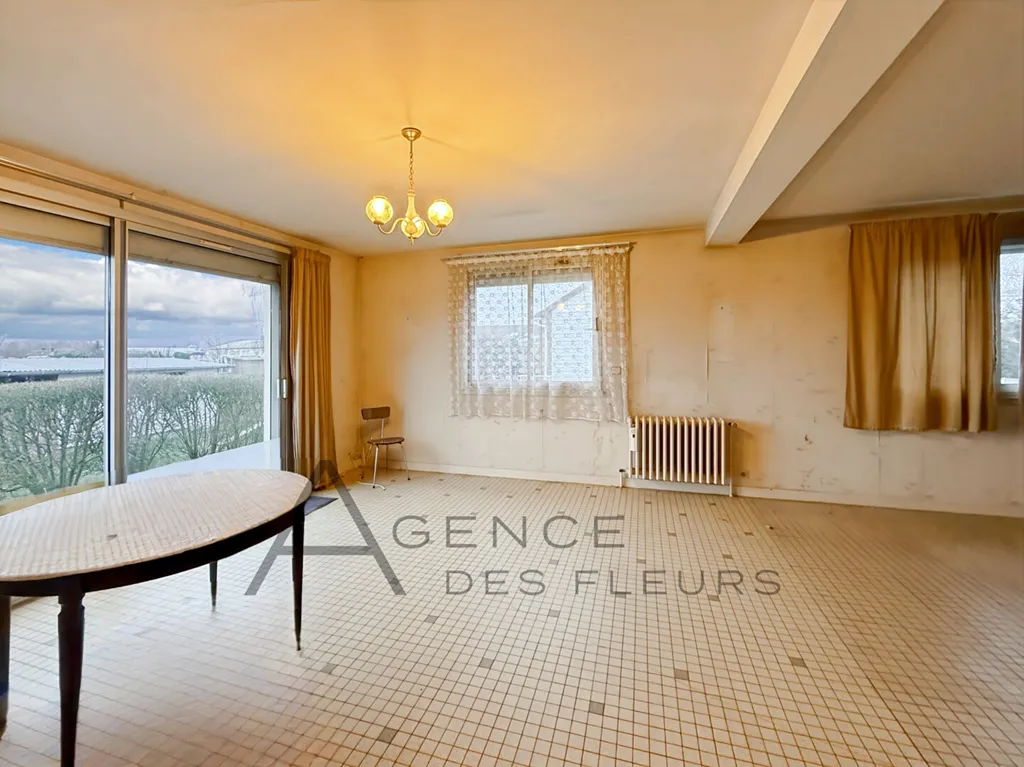 A vendre, maison à rénover de 74m² sur un terrain de 662m² située à Saint-Pierre-les-Elbeuf