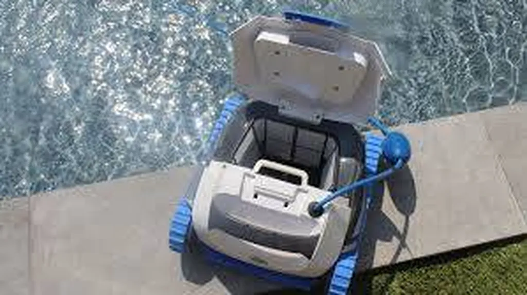 Robot de piscine Maytronics - Dolphin S50 - Aquarev' Piscines - Villeneuve 04180
