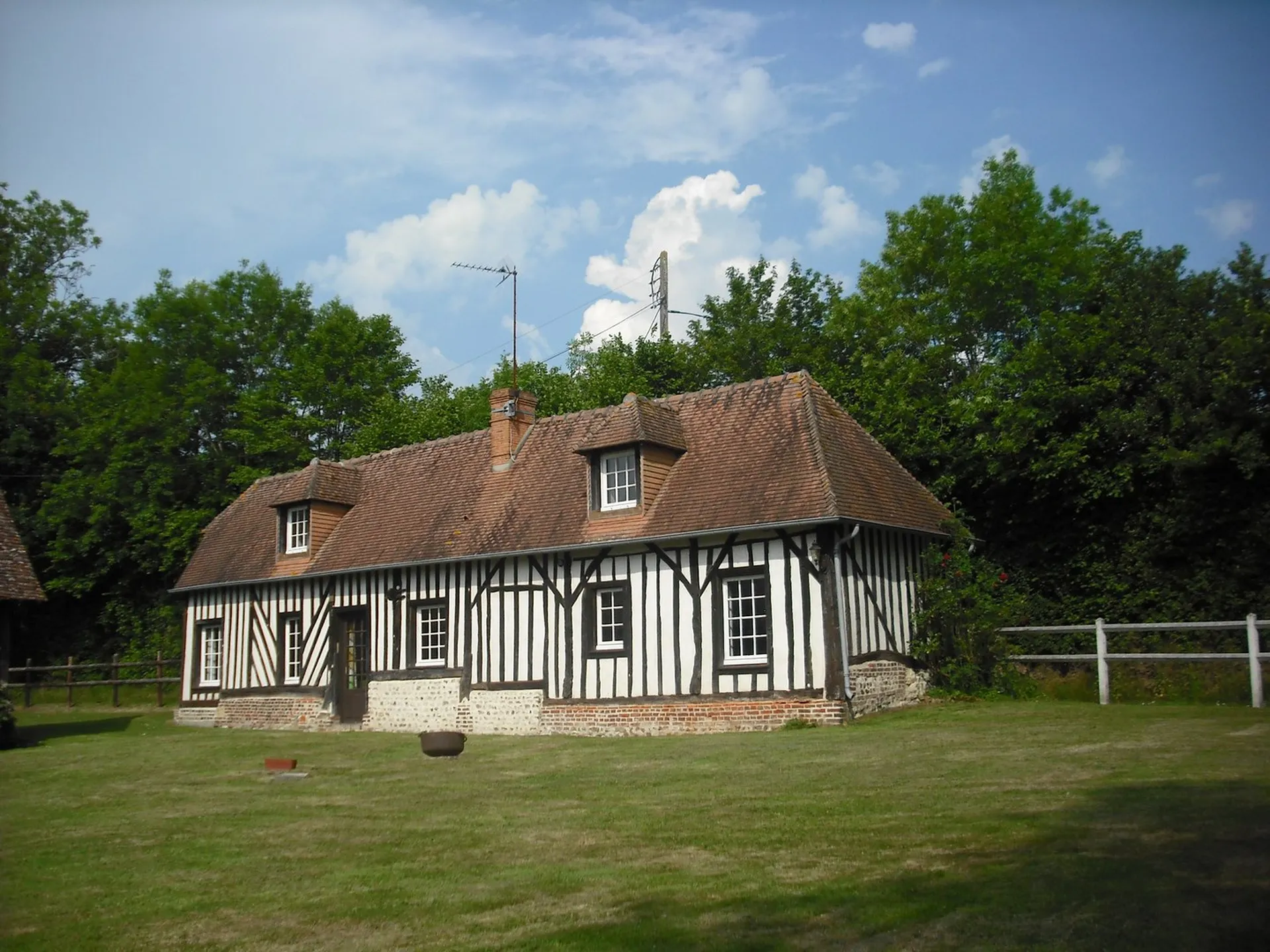 PROPRIETE AVEC DEPENDANCES A VENDRE, CALVADOS 14