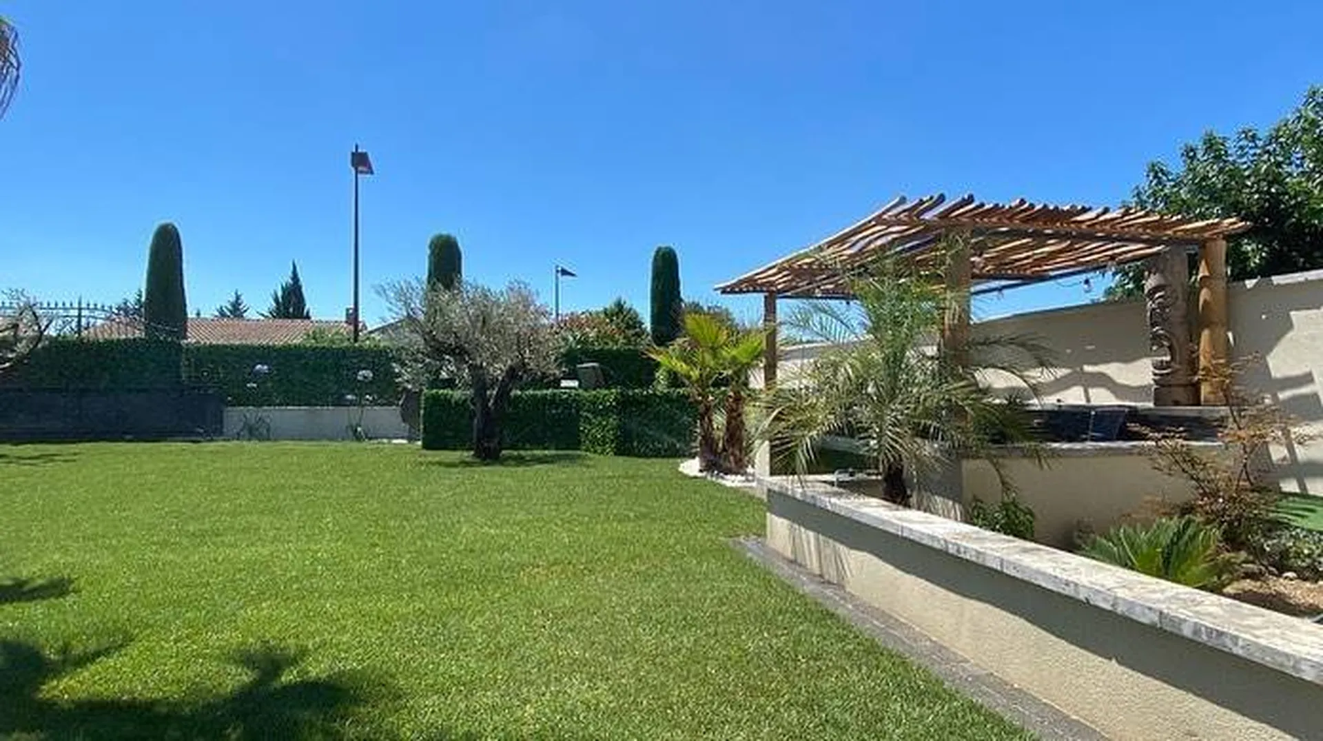 Paysagistes professionnels pour la création de jardin avec piscine Bali à Plan d'Orgon 13660, pour un aménagement extérieur unique et élégant