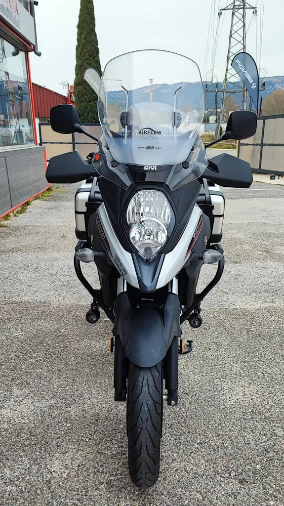 SUZUKI V-STROM 650 ADVENTURE DU 12/2017 AVEC 6500 KM.
