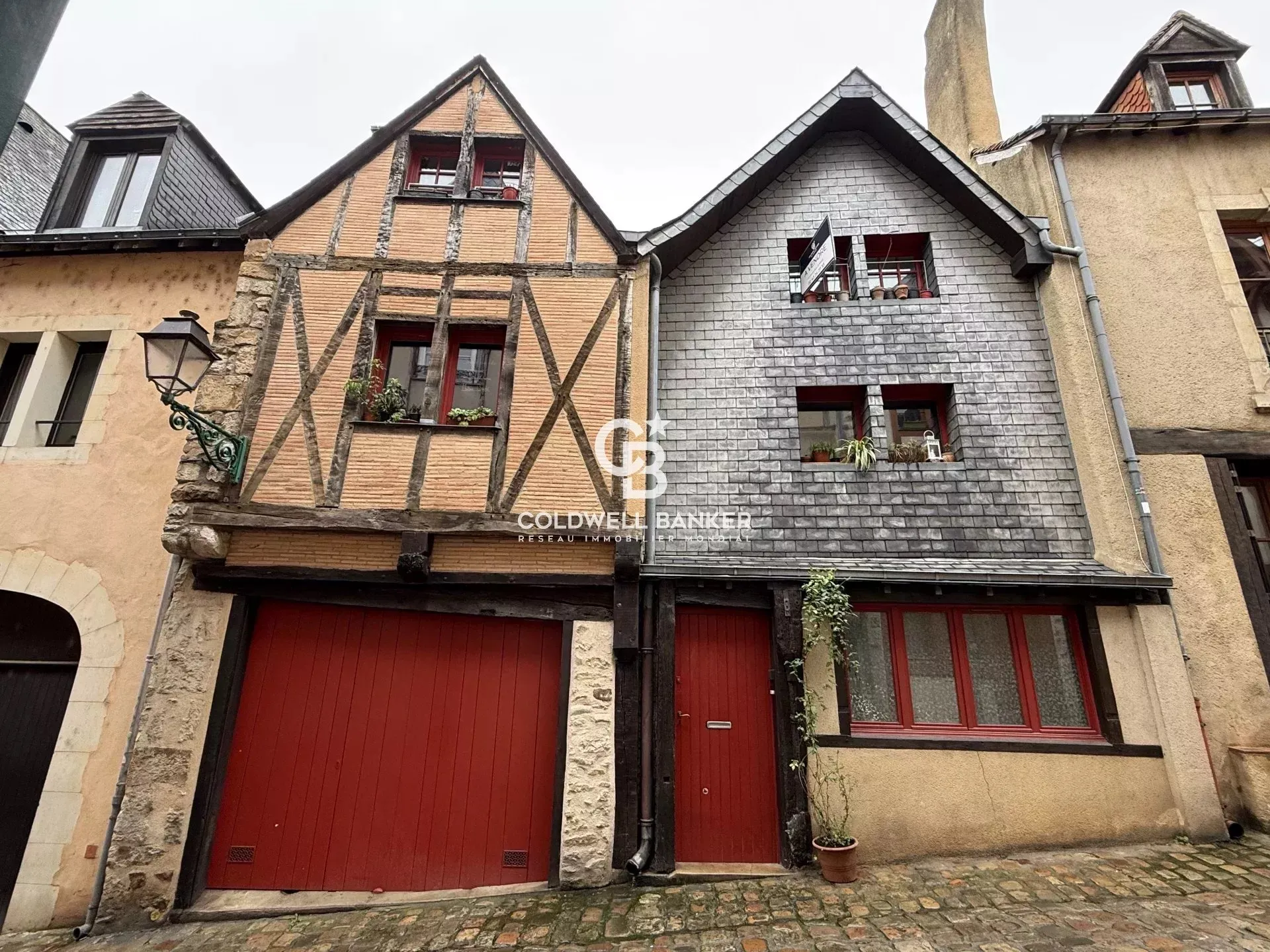 immeuble avec extérieur rare à vendre Le Mans centre ancien