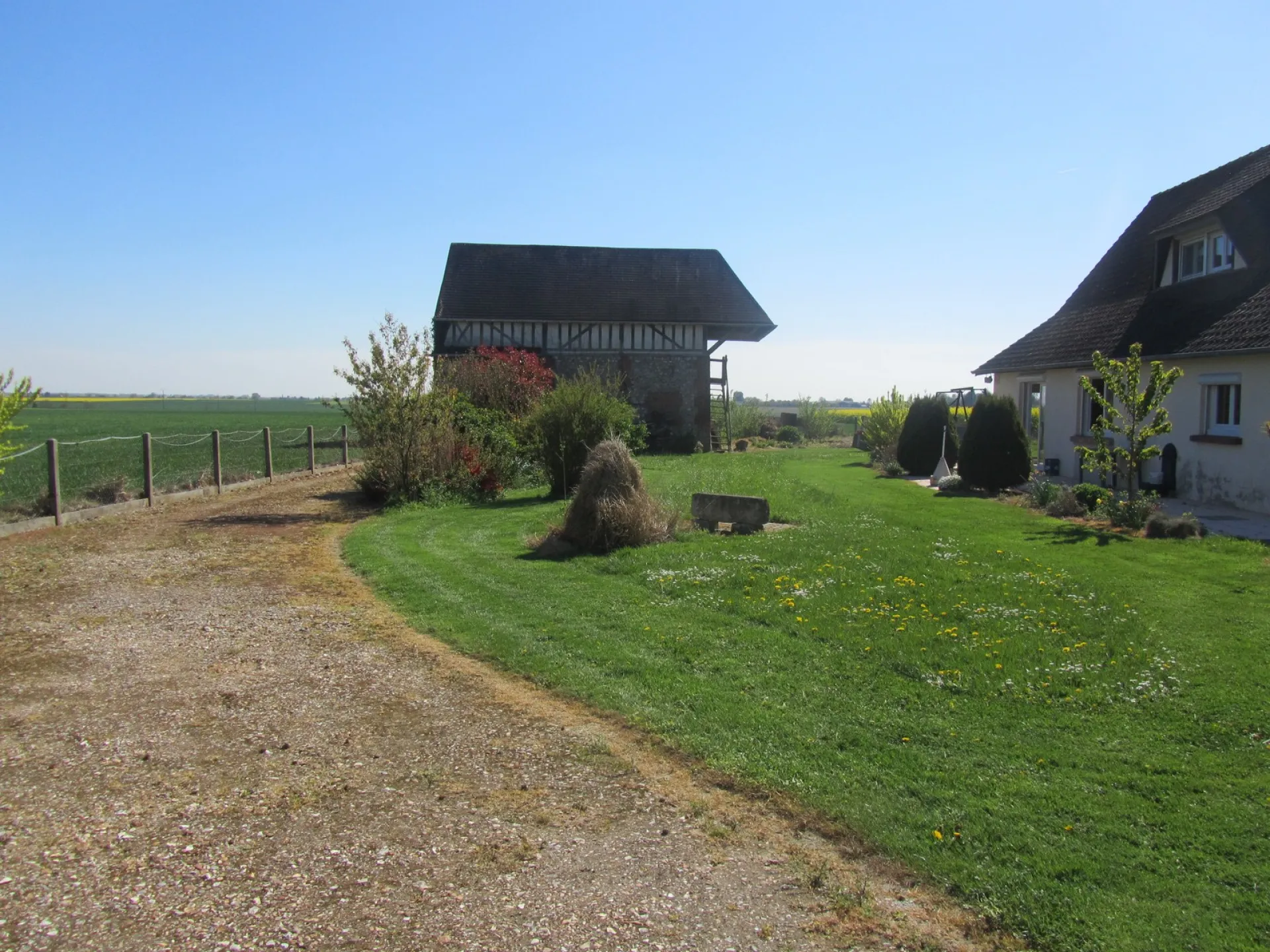 Vends longère avec 1 dépendance et 2 garages proche Tourville la Campagne 27370