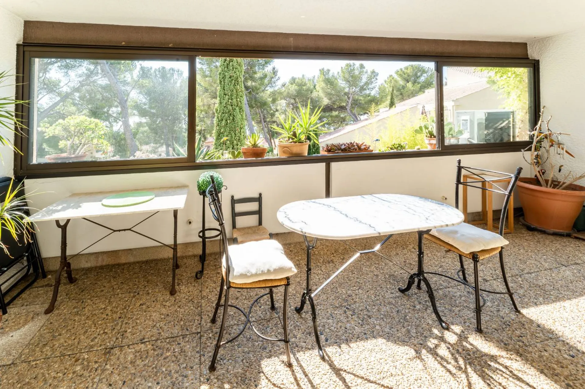 Appartement Cassis  T4 en rez-de-chaussée surélevé avec loggia dans résidence sécurisée avec parking