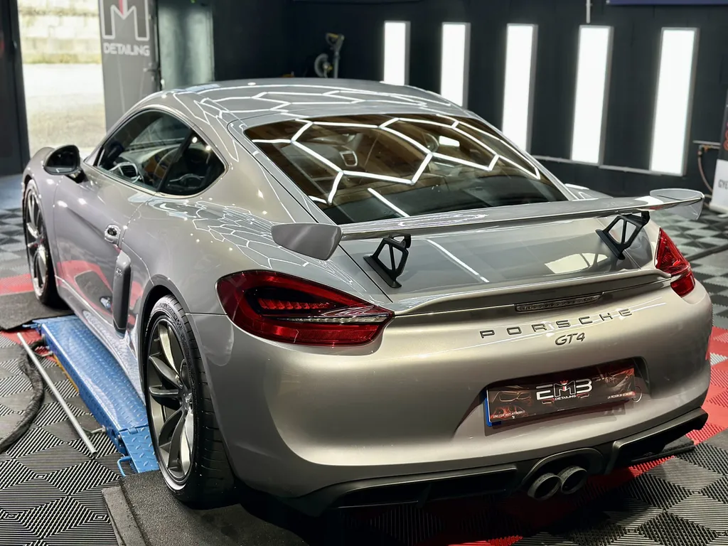 Protection carrosserie sur Limonest spécialiste porsche GT4