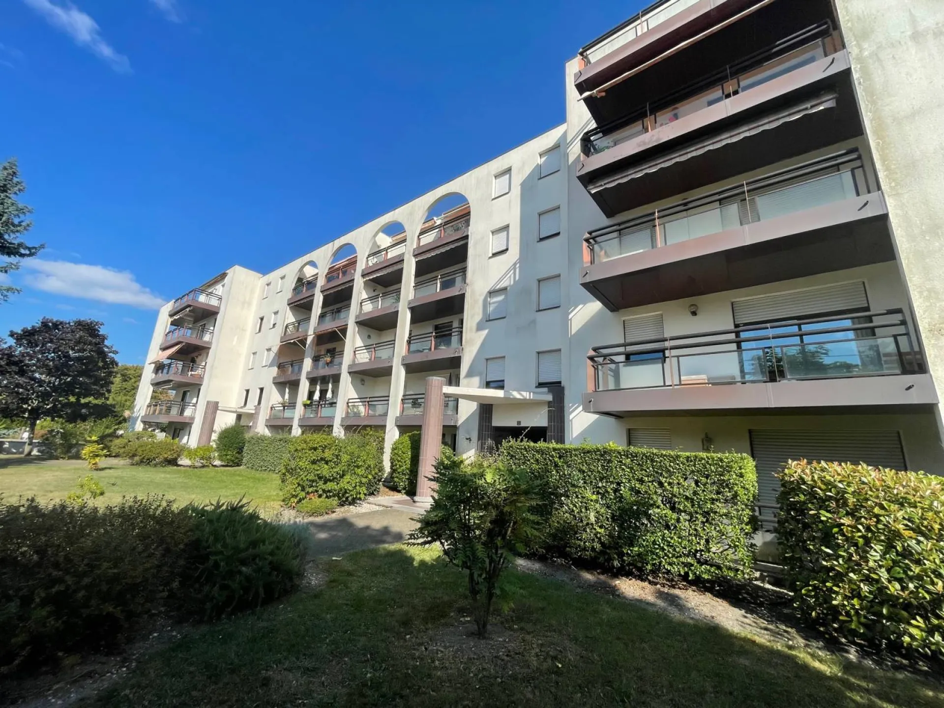 Appartement T4 à rénover avec terrasse Bordeaux  Caudéran  