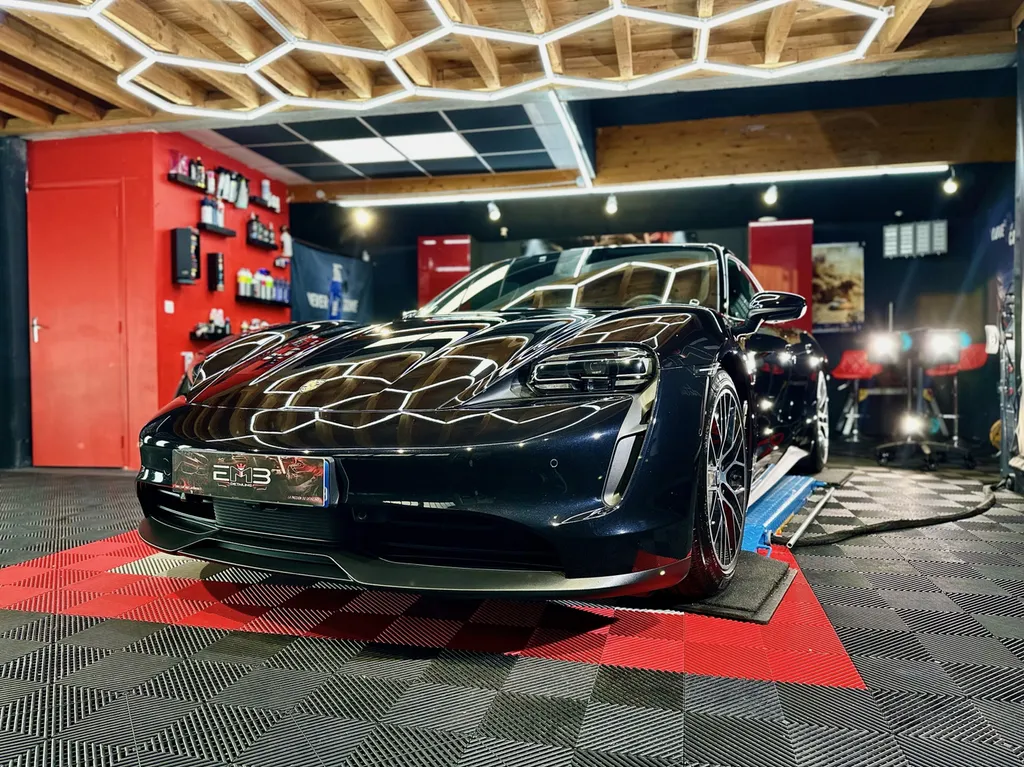 detailing lyon spécialiste Porsche Taycan