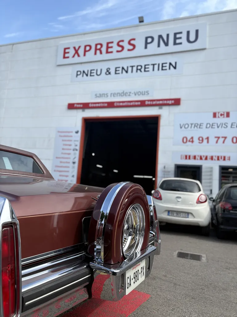 Remplacement de 4 pneus sur Cadillac